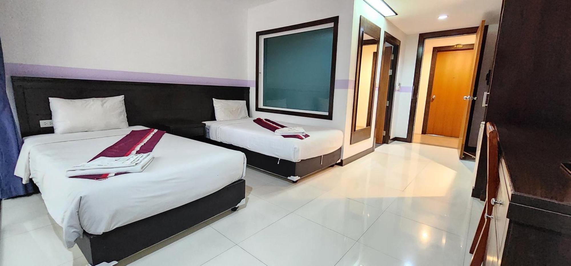 Hotel D C Patong Extérieur photo