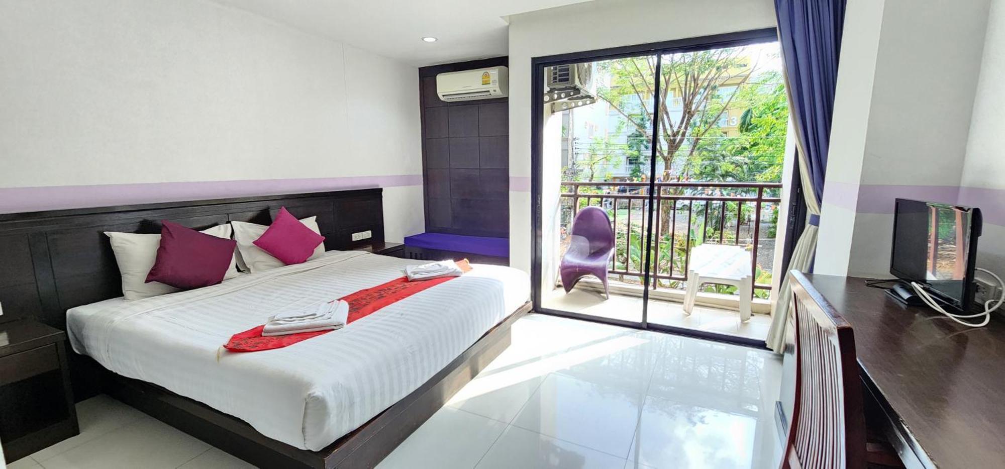 Hotel D C Patong Extérieur photo