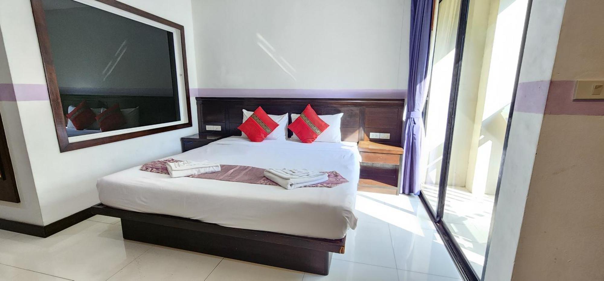 Hotel D C Patong Extérieur photo