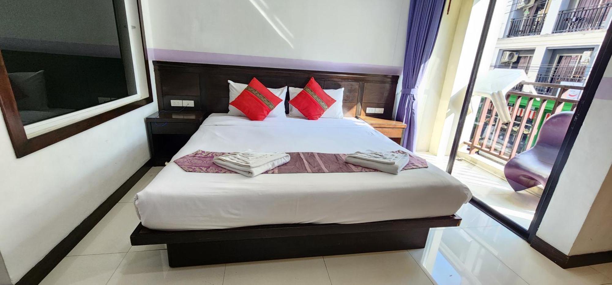 Hotel D C Patong Extérieur photo