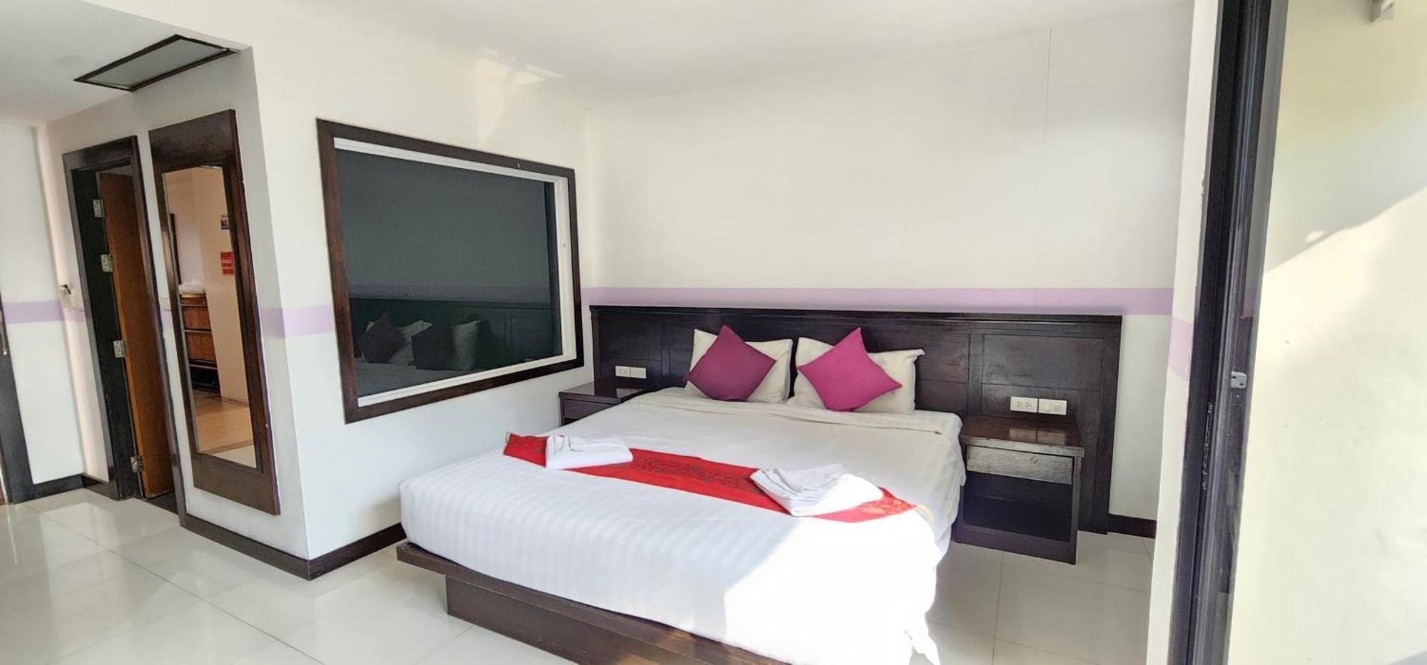 Hotel D C Patong Extérieur photo