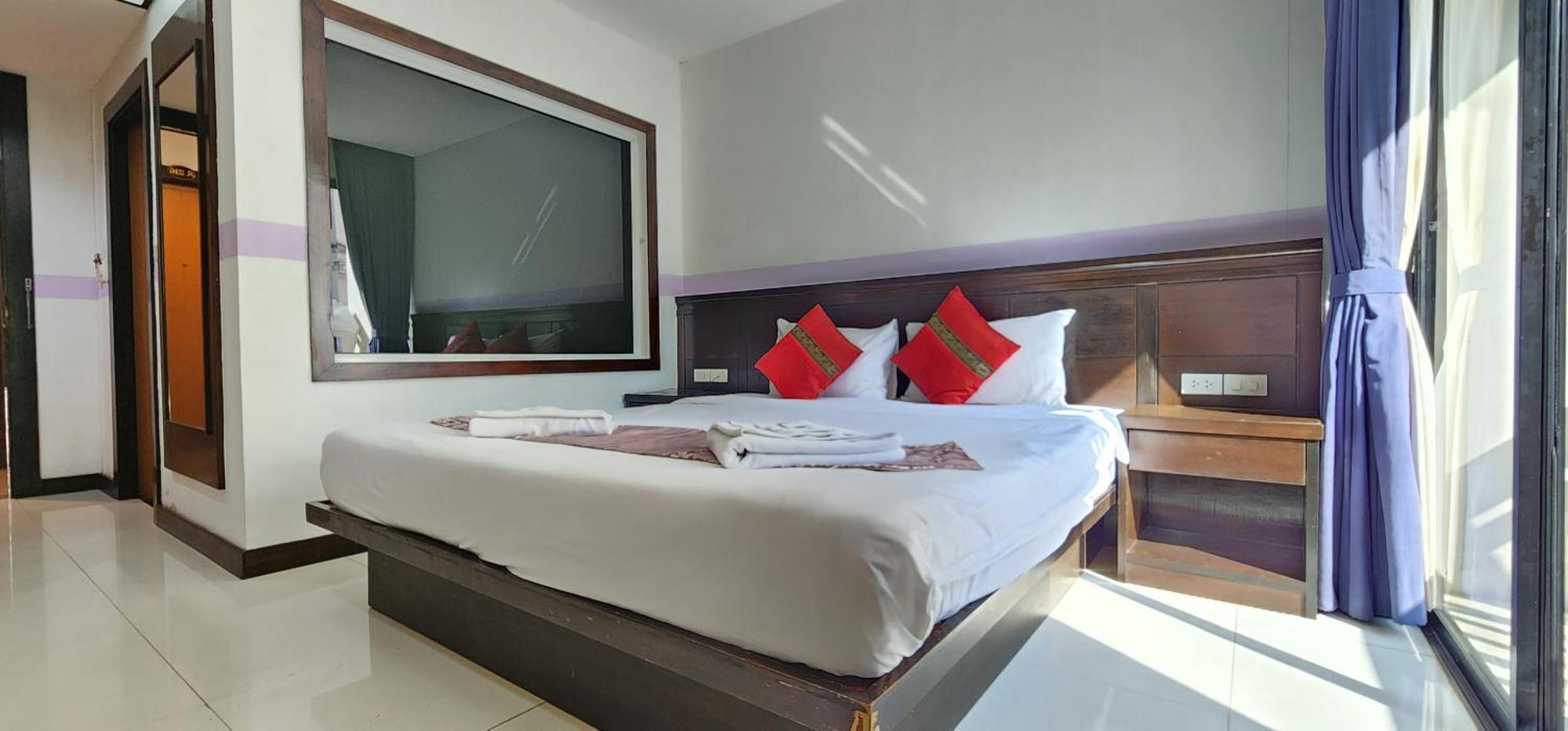 Hotel D C Patong Extérieur photo