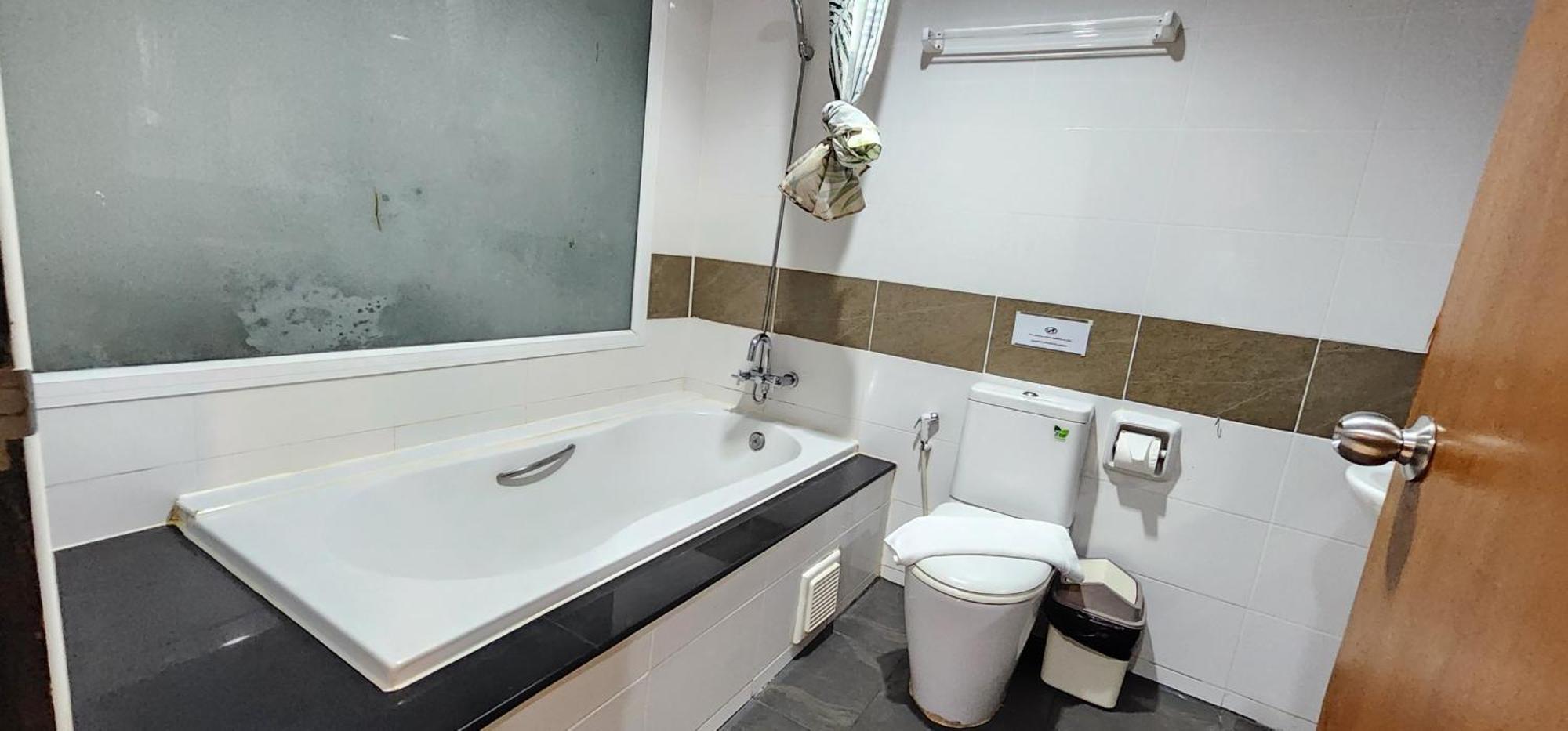 Hotel D C Patong Extérieur photo