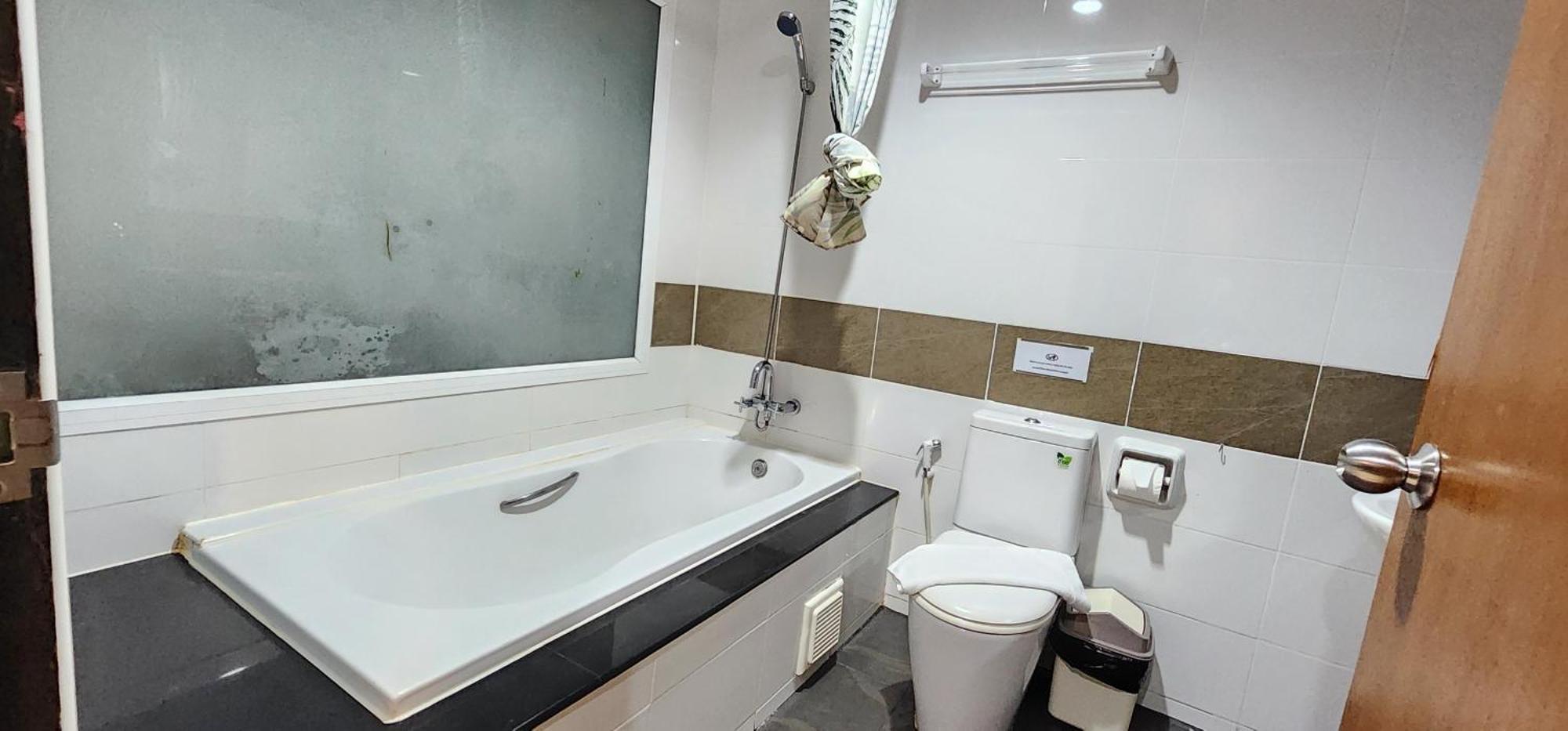 Hotel D C Patong Extérieur photo