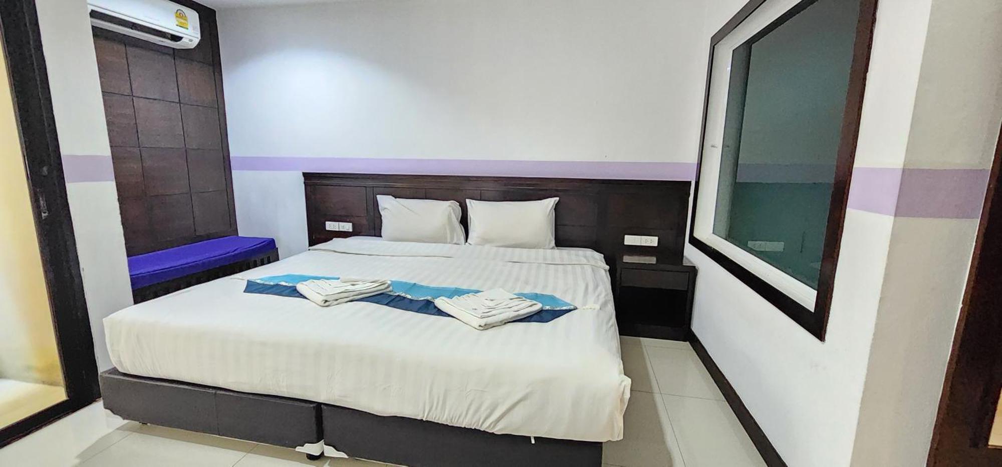 Hotel D C Patong Extérieur photo