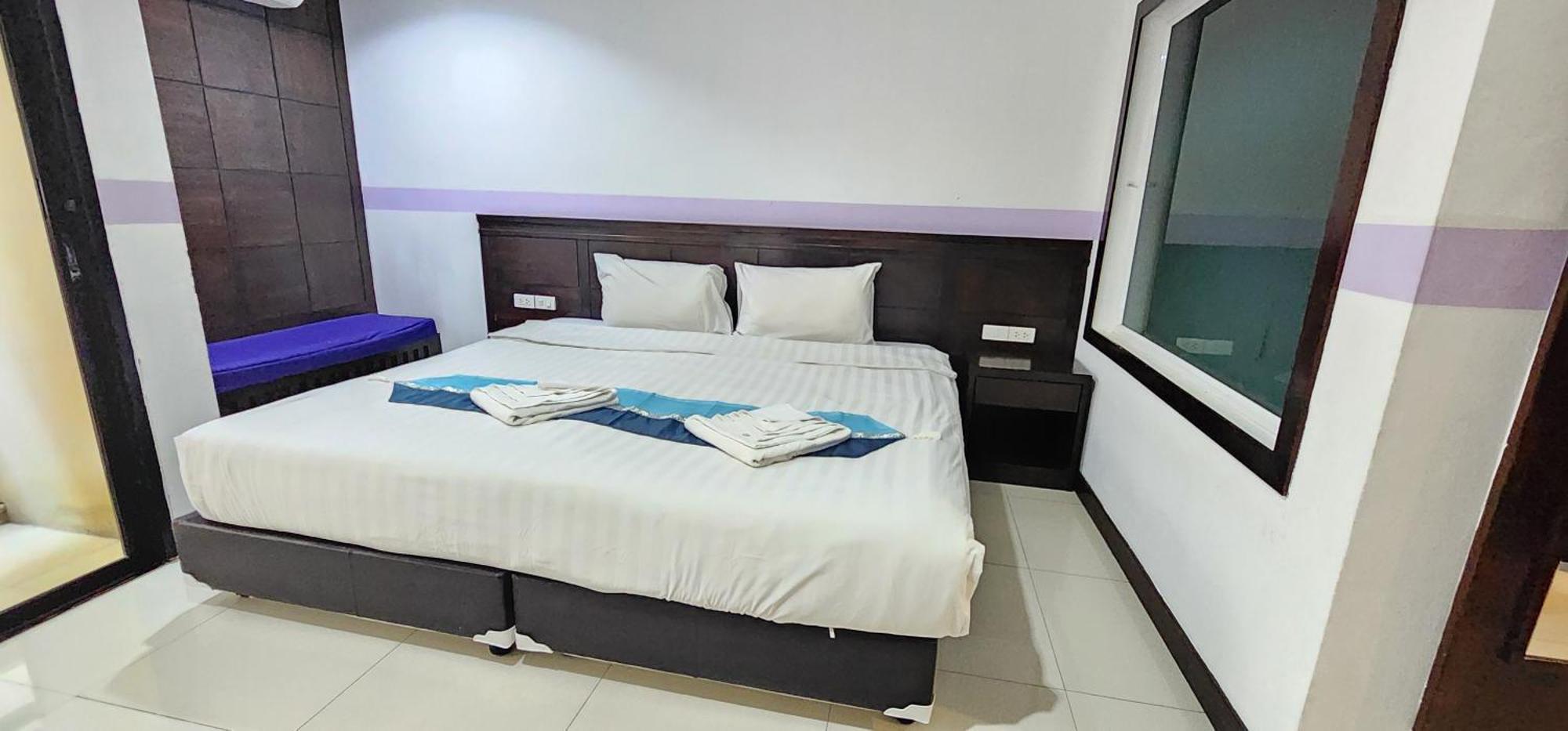 Hotel D C Patong Extérieur photo
