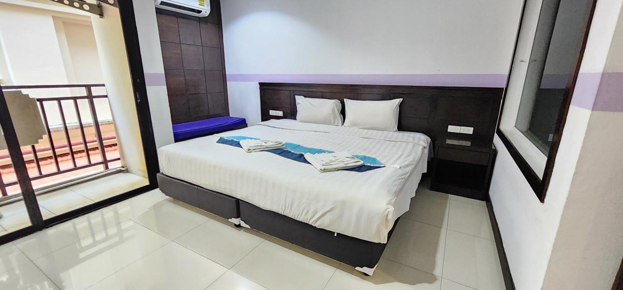 Hotel D C Patong Extérieur photo
