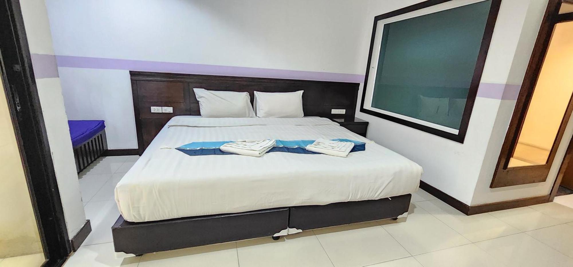 Hotel D C Patong Extérieur photo