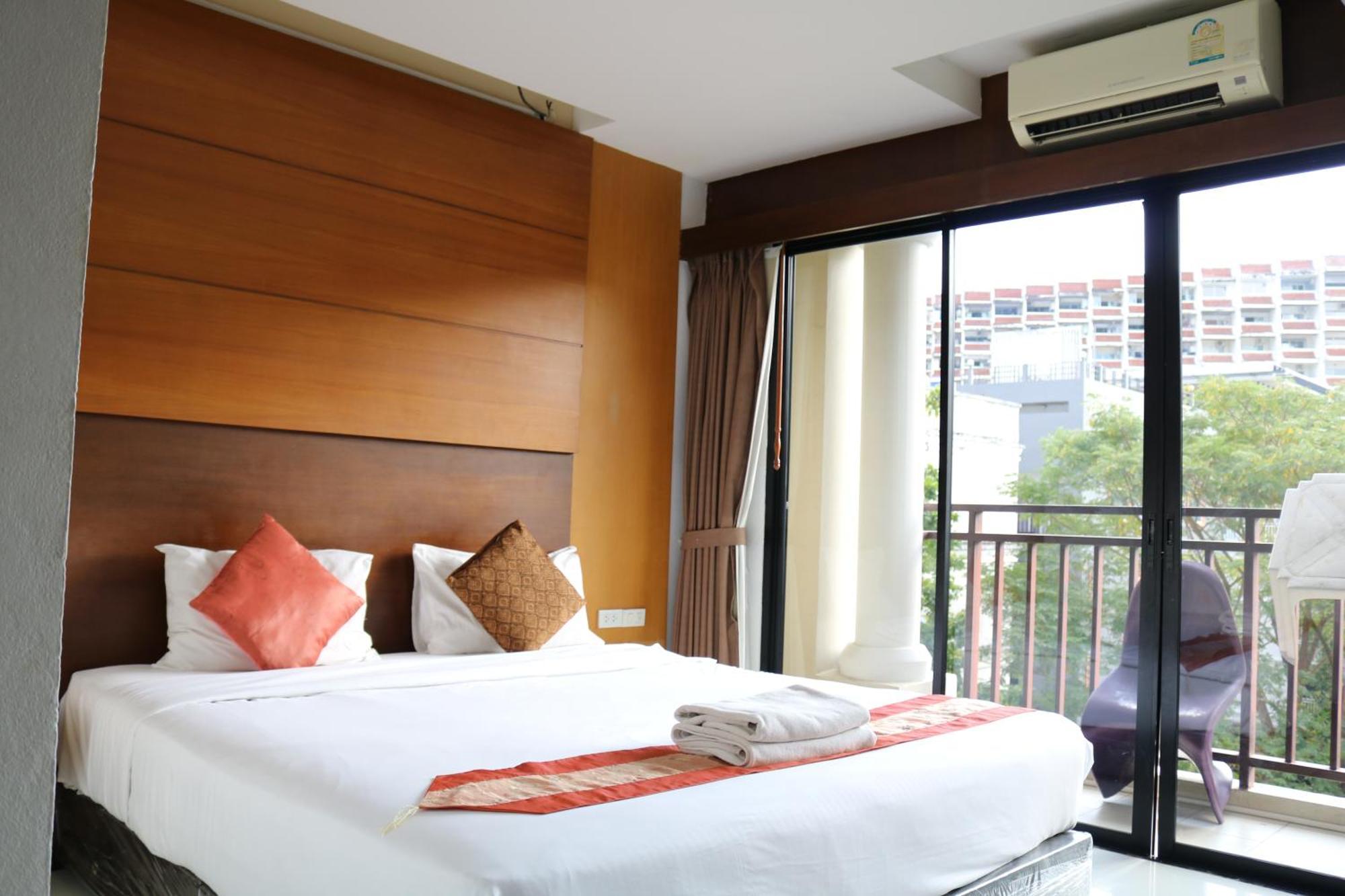 Hotel D C Patong Extérieur photo